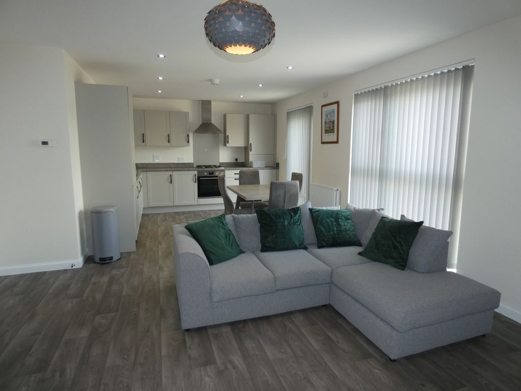 Property photo 1 of 17 Lounge