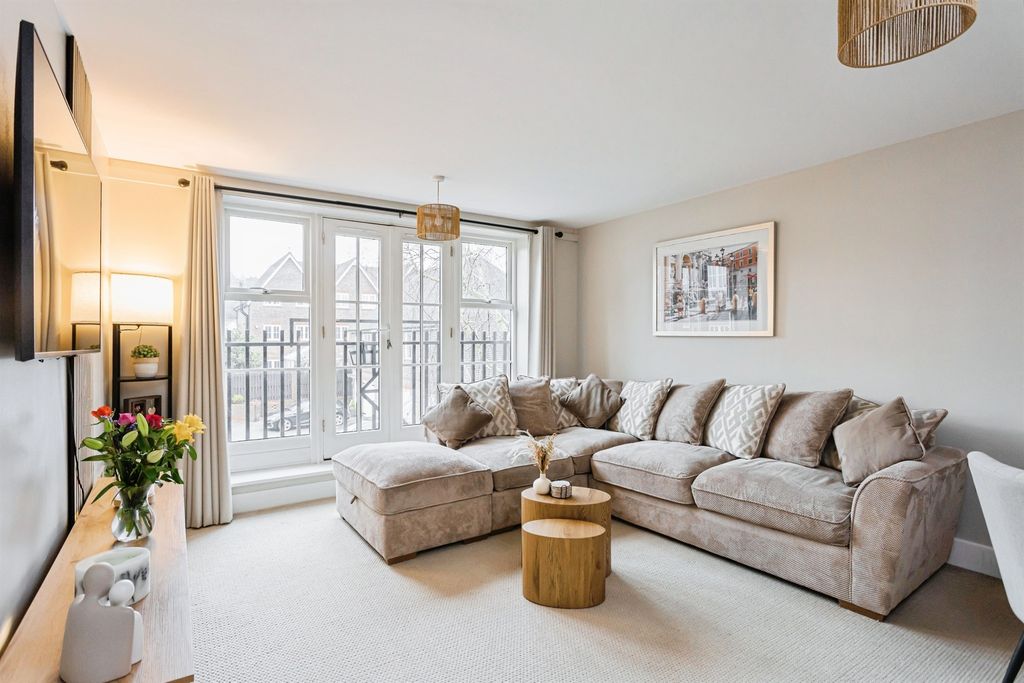 Property photo 2 of 20