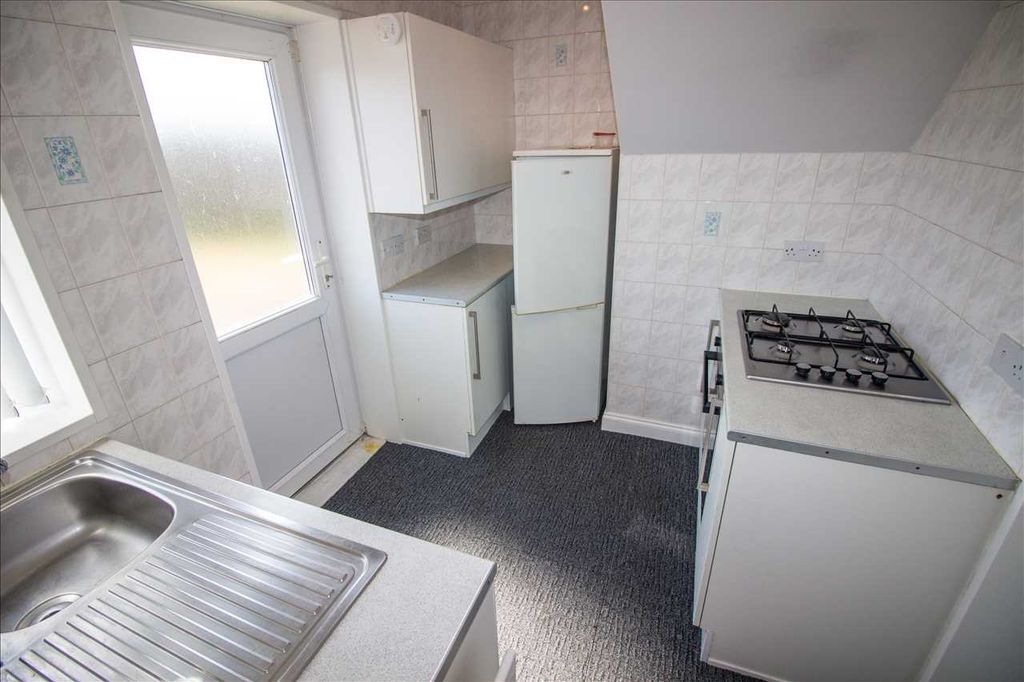 Property photo 3 of 7 Kitchen