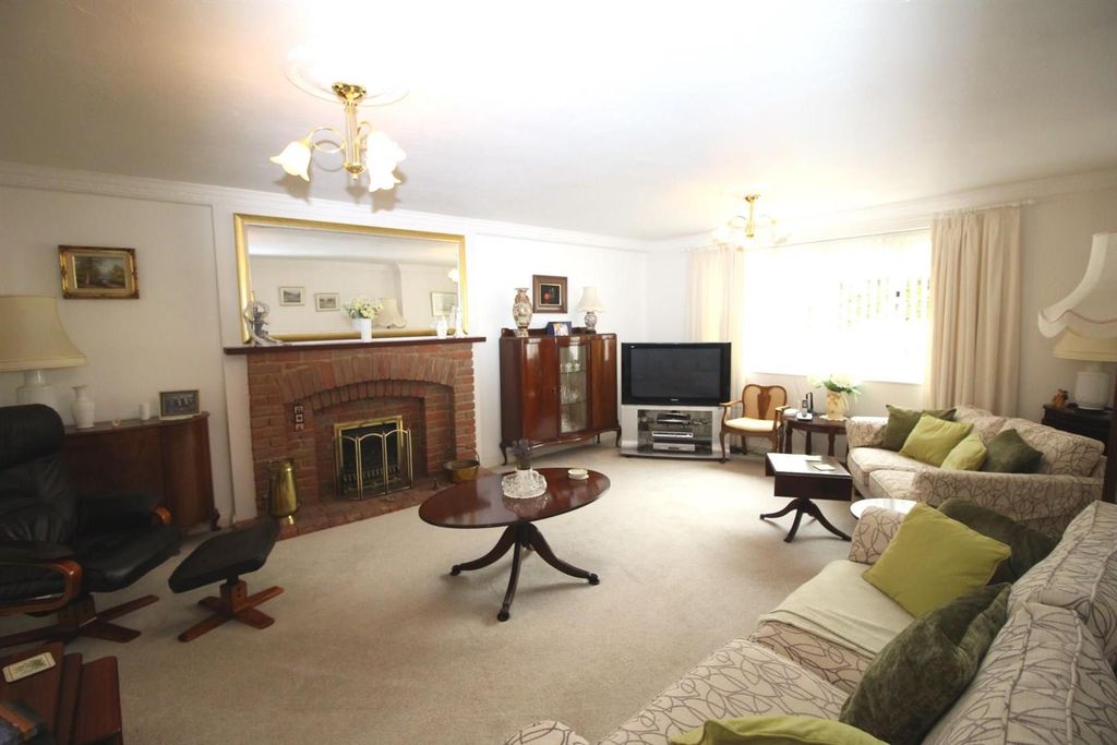 Property photo 2 of 12