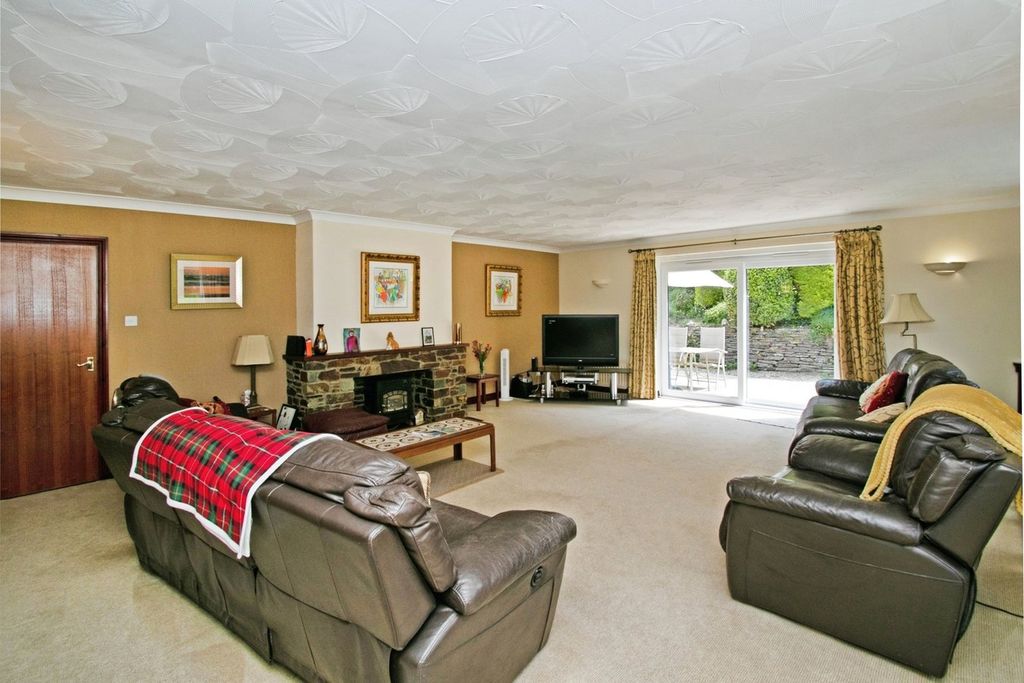 Property photo 2 of 26
