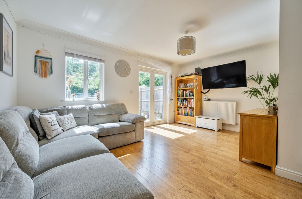 Property photo 3 of 12 1296716-19-68388c...