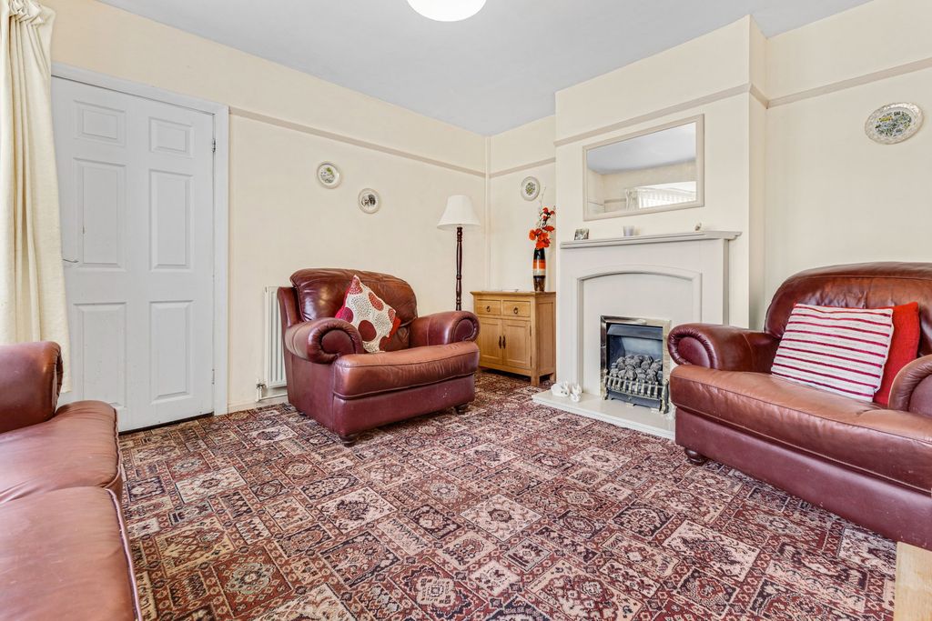 Property photo 3 of 25