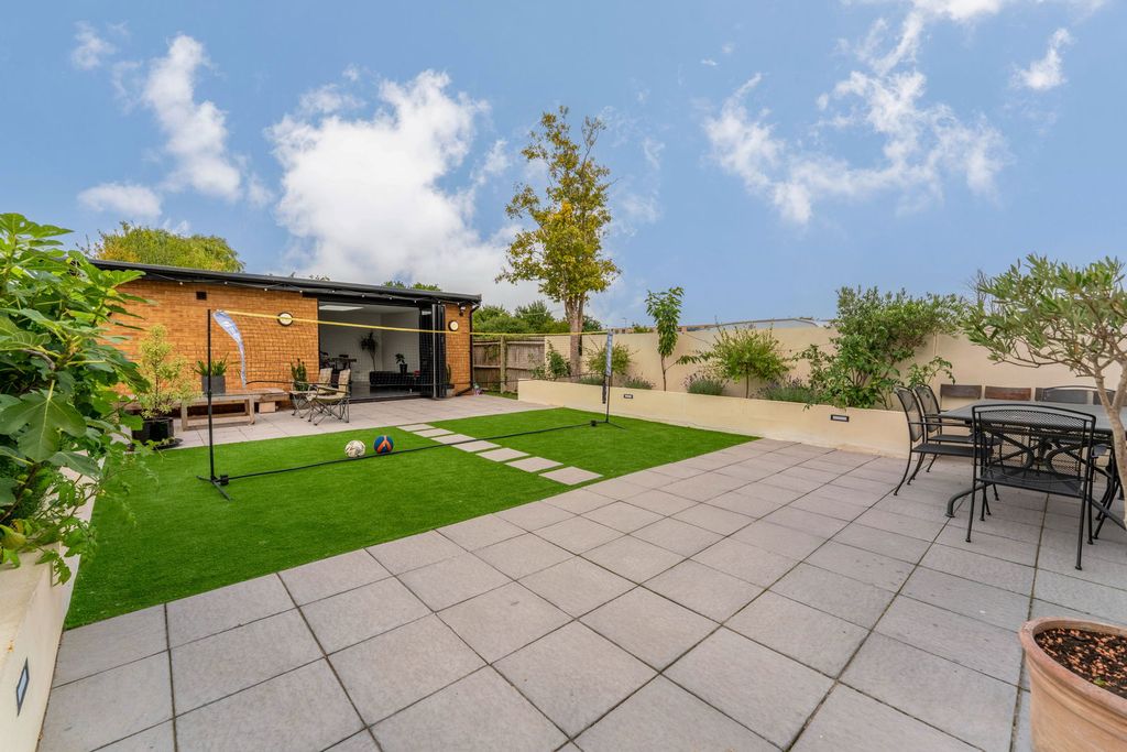 Property photo 2 of 5