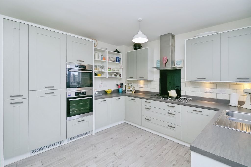 Property photo 3 of 15