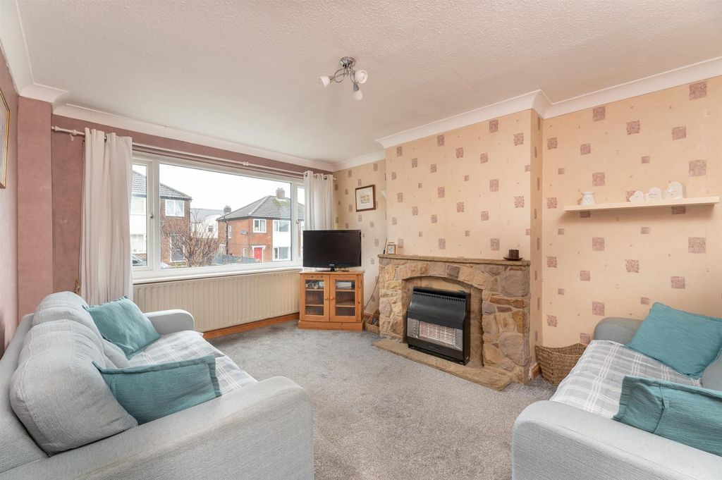 Property photo 2 of 26 Sitting Room