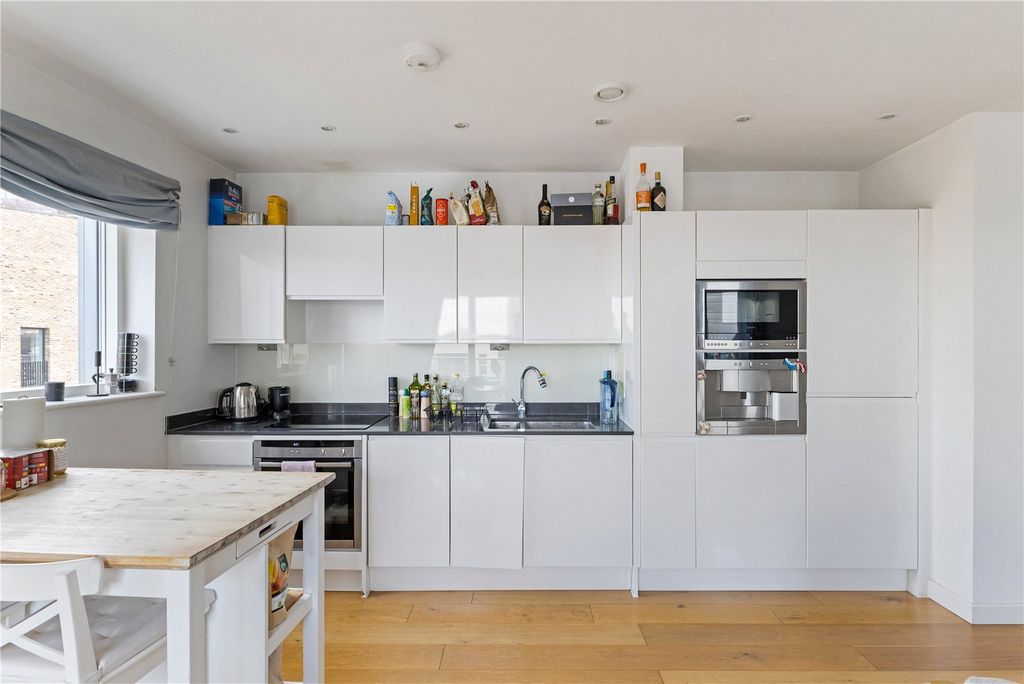 Property photo 2 of 25 Reception/Kitchen