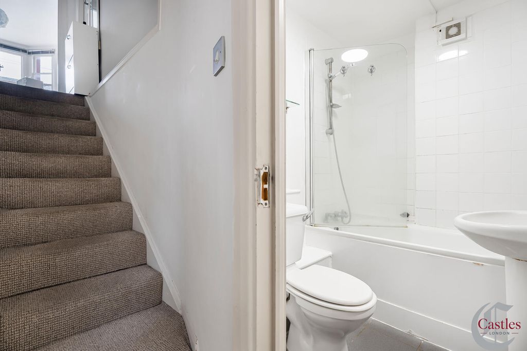 Property photo 2 of 14 Bathroom
