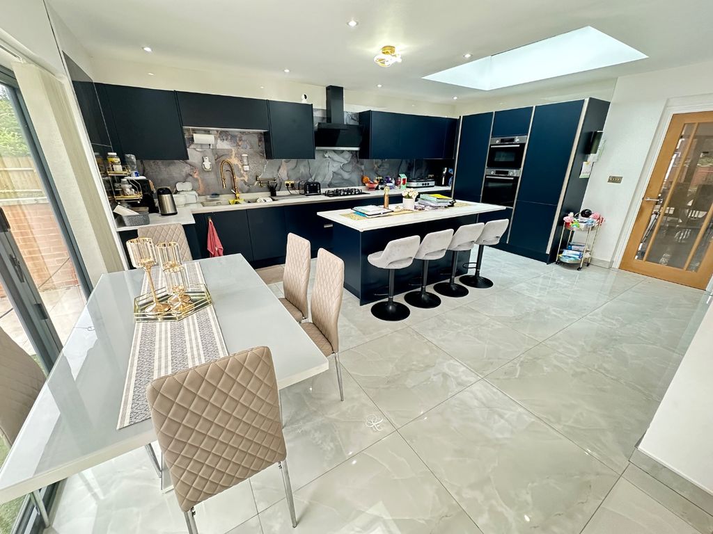 Property photo 3 of 18 4509472