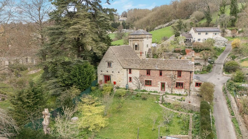 Property photo 2 of 32