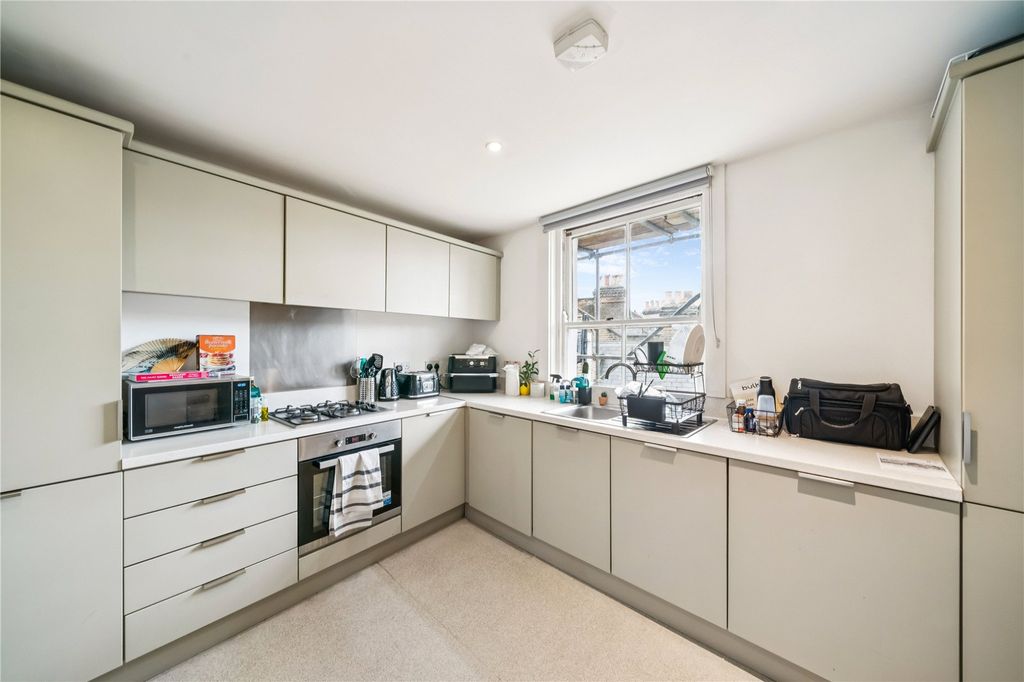 Property photo 2 of 8 Picture No. 14