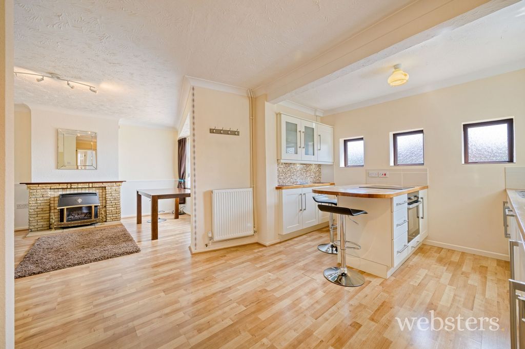 Property photo 2 of 23