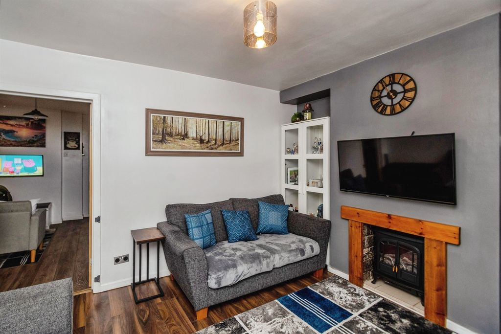 Property photo 3 of 19