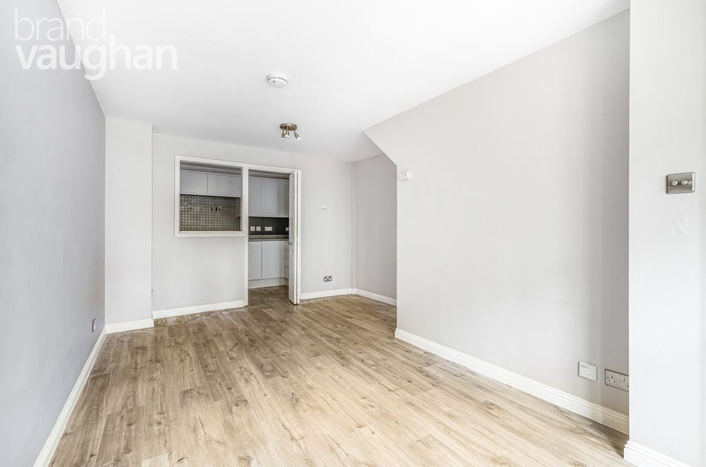 Property photo 3 of 11 Living Room