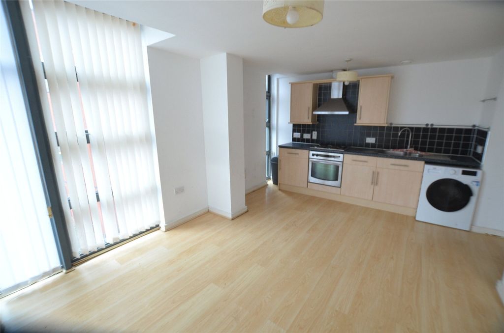 Property photo 3 of 8 Picture No. 11