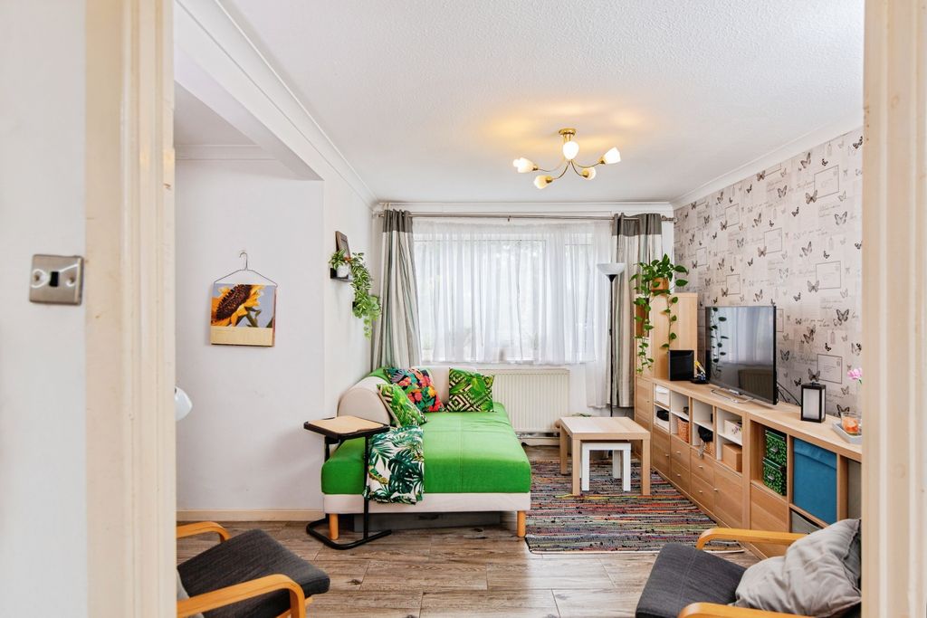 Property photo 2 of 20