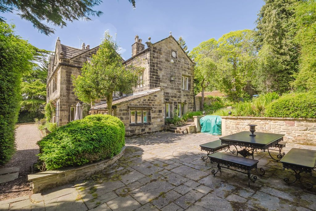 Property photo 2 of 33