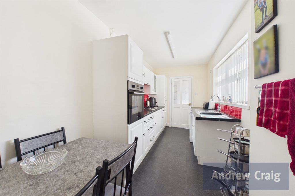 Property photo 3 of 10 Kitchen Diner