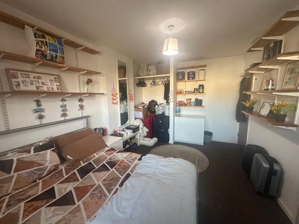 Property photo 2 of 4