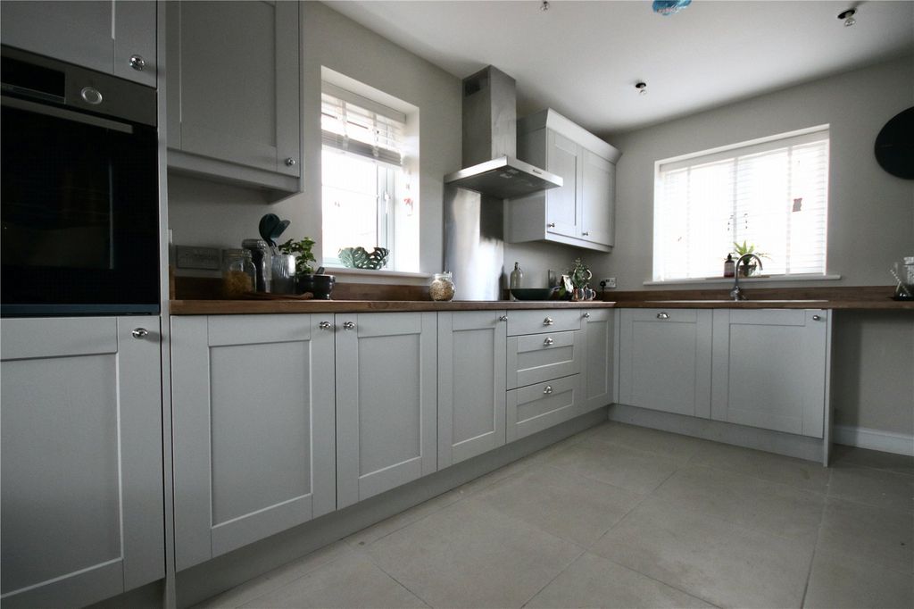 Property photo 2 of 11 Picture No. 14