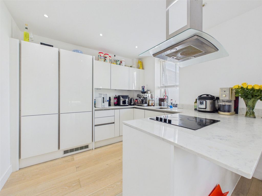 Property photo 3 of 9 Kitchen