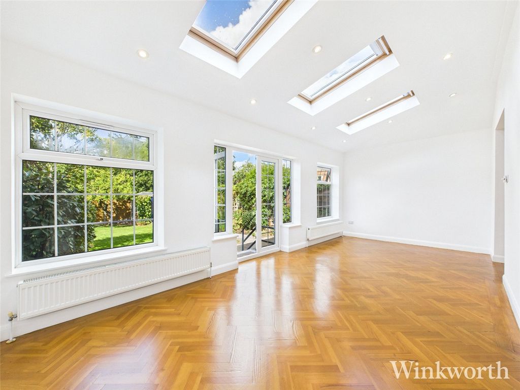 Property photo 1 of 18 Picture No. 15