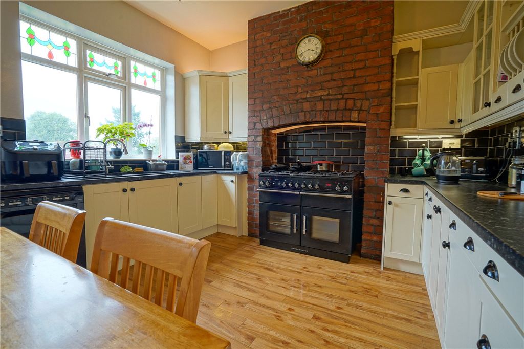Property photo 3 of 24 Picture No. 13