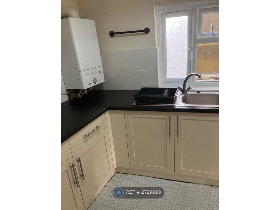 Property photo 2 of 8 Kitchen