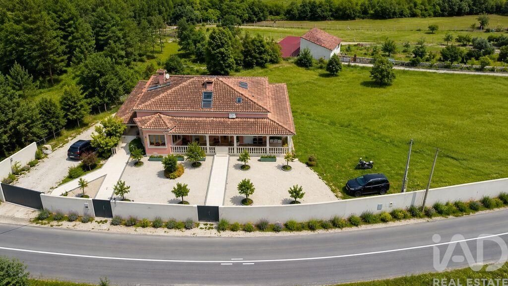 Property photo 1 of 33
