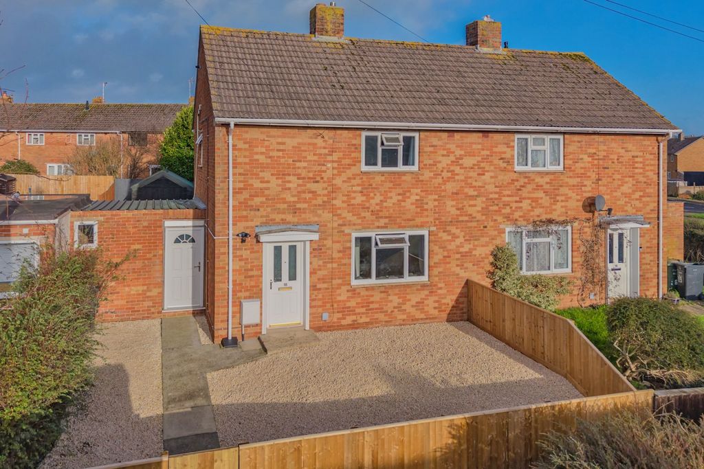 Property photo 1 of 18 Ewemove Taunton St Albans Place (17)