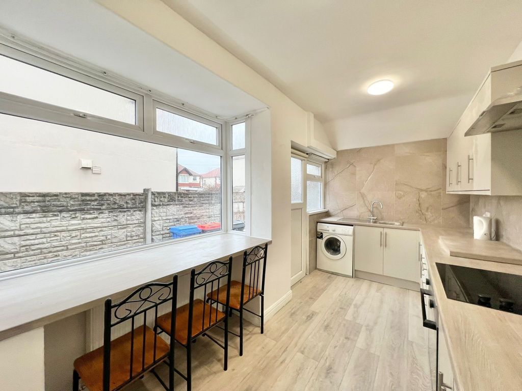 Property photo 2 of 21