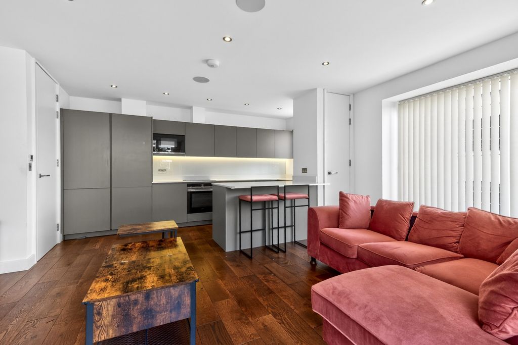 Property photo 3 of 23 Reception/Kitchen