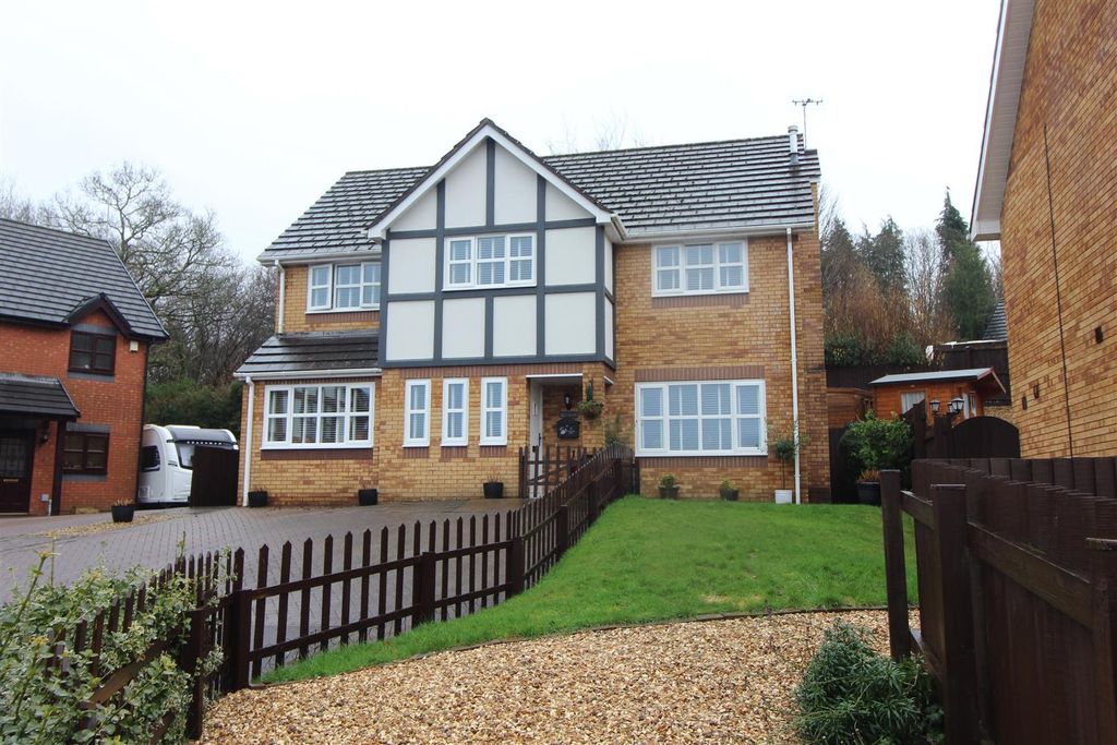 Property photo 1 of 40 Outside