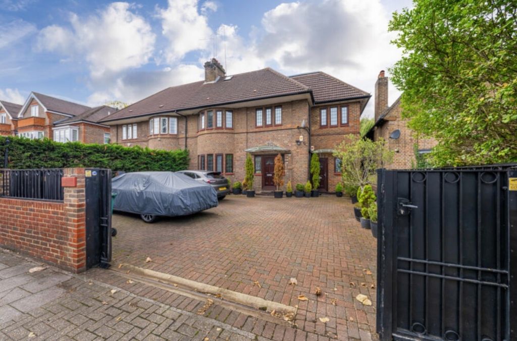 Property photo 1 of 9