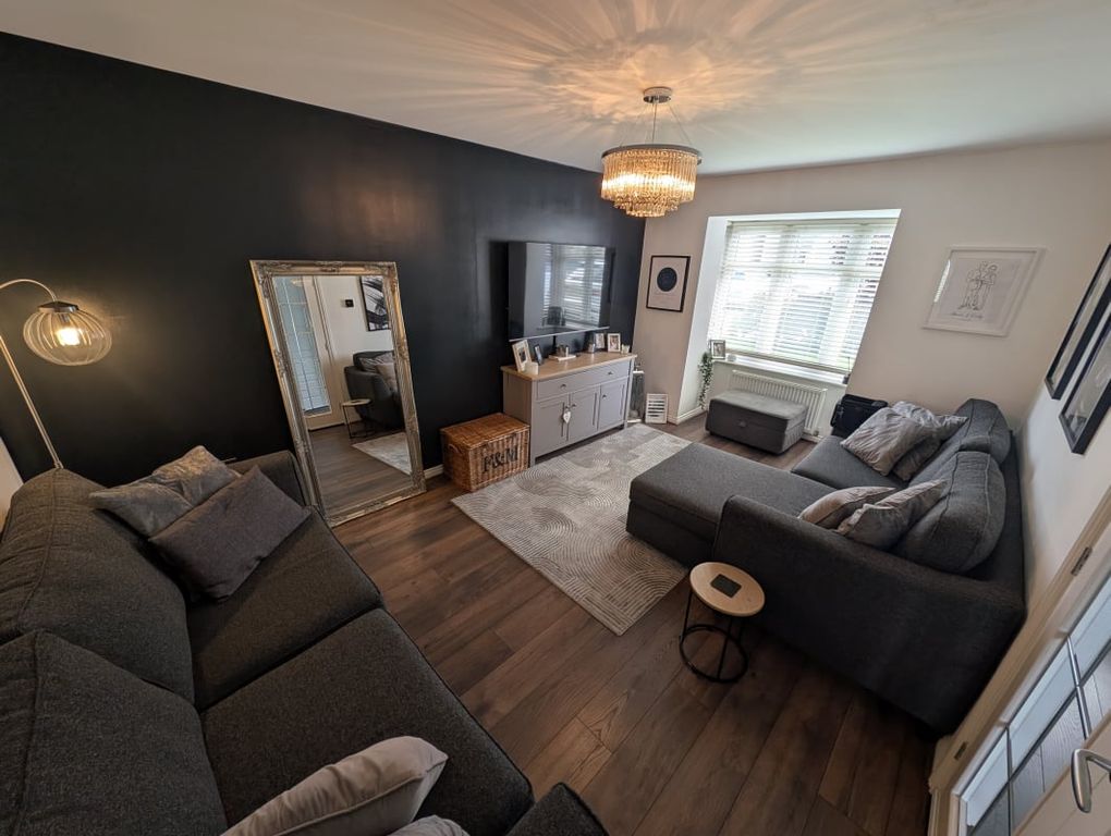 Property photo 3 of 28