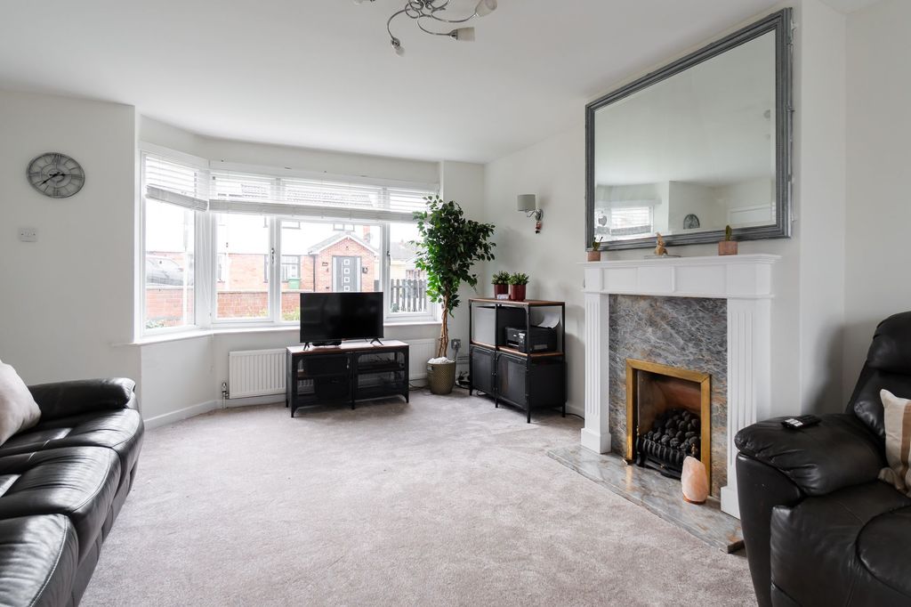 Property photo 3 of 27