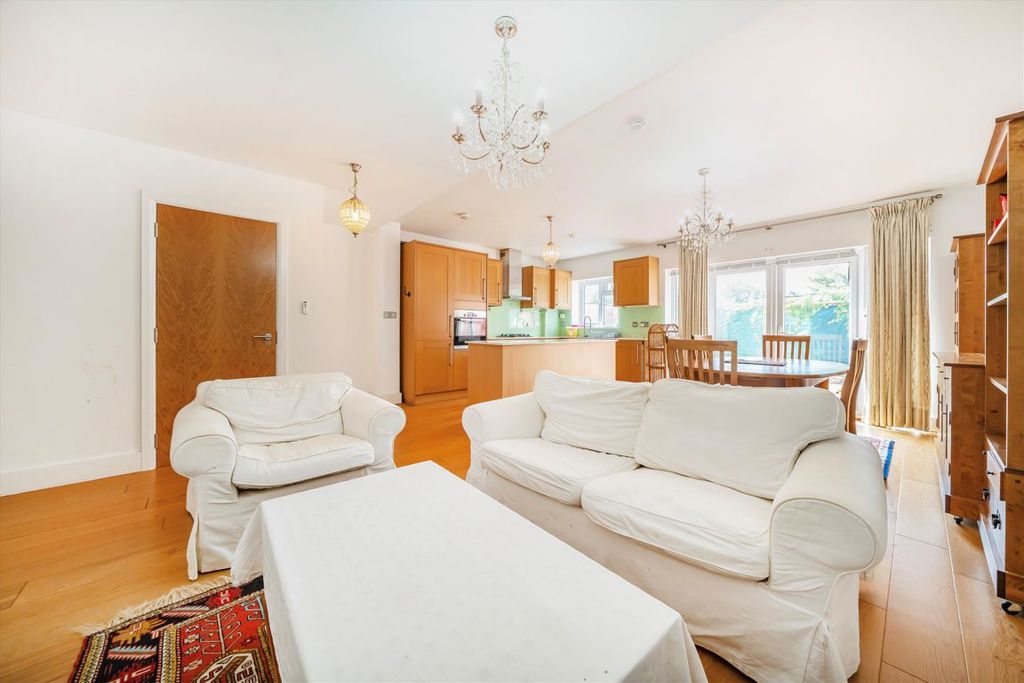 Property photo 2 of 7