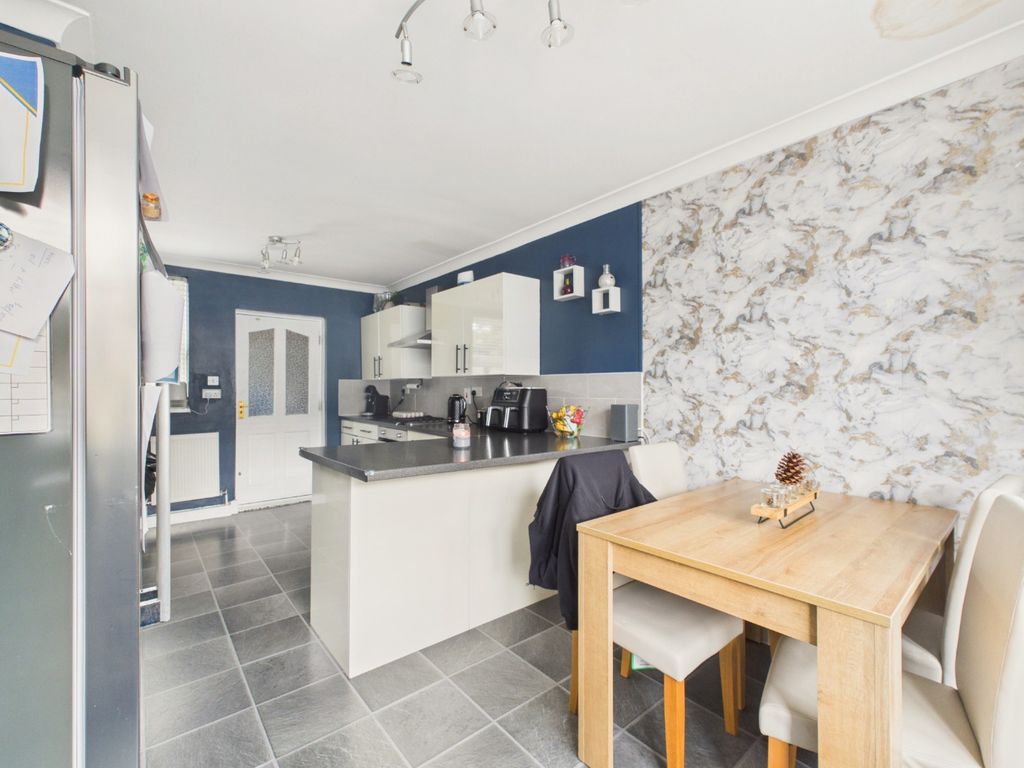 Property photo 3 of 14 5537015