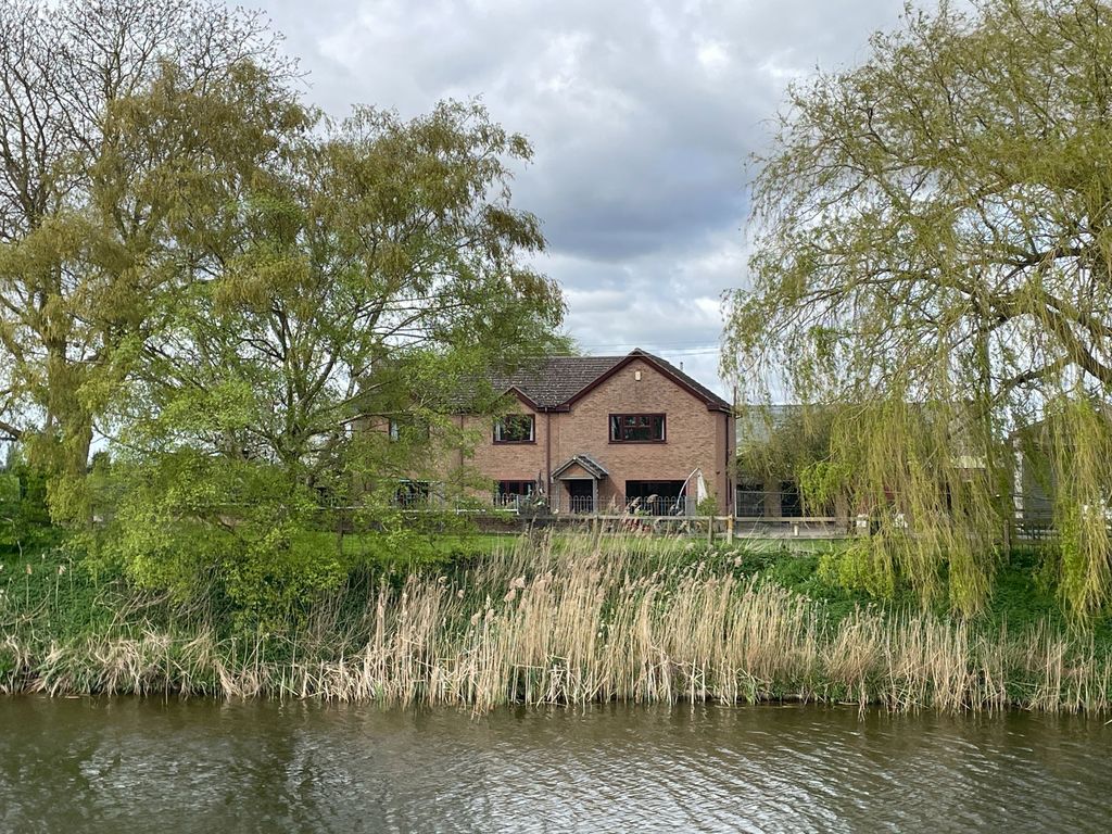Property photo 2 of 37