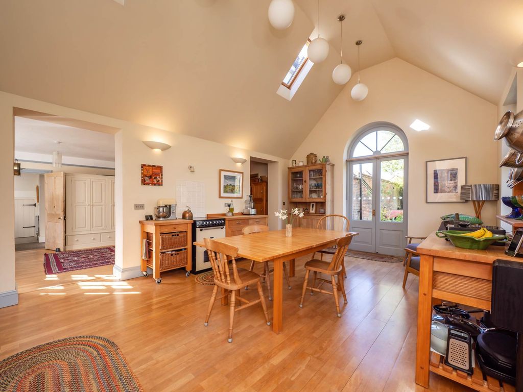 Property photo 3 of 26