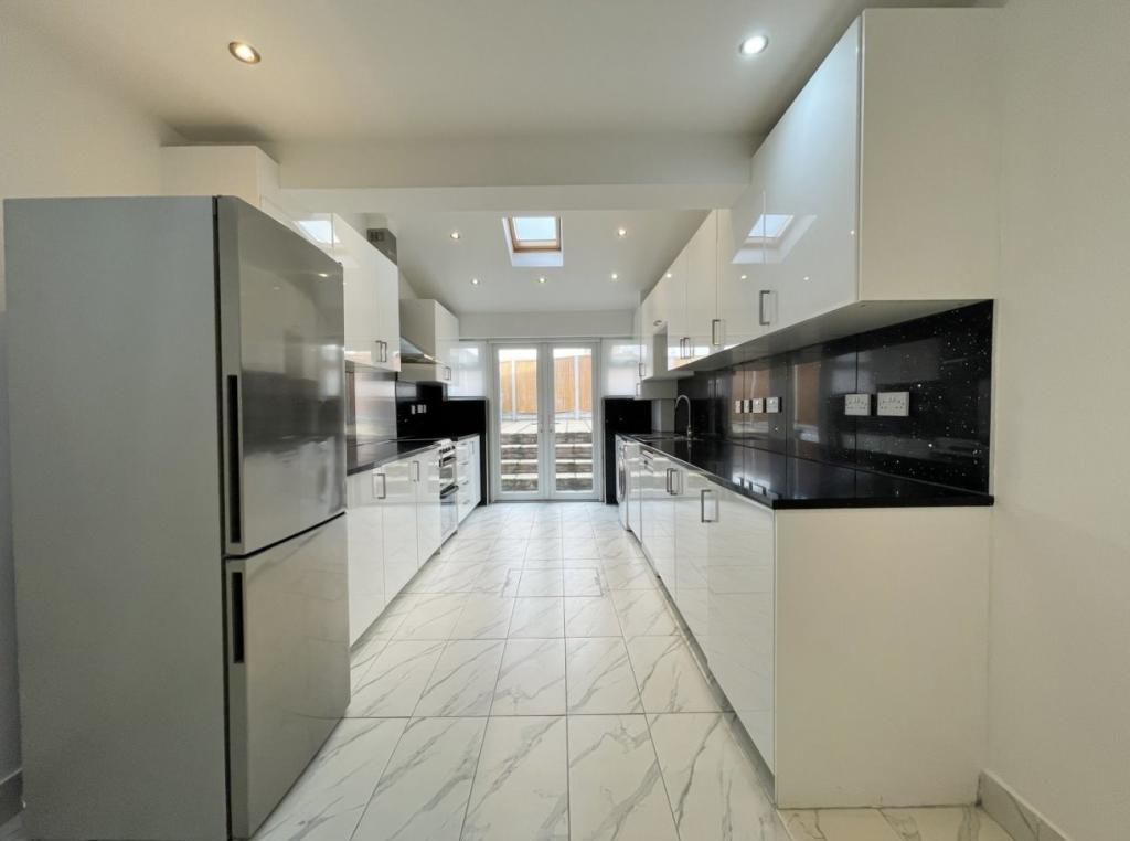 Property photo 3 of 8 Kitchen
