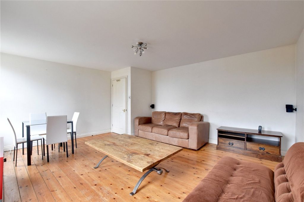 Property photo 2 of 11 Picture No. 12