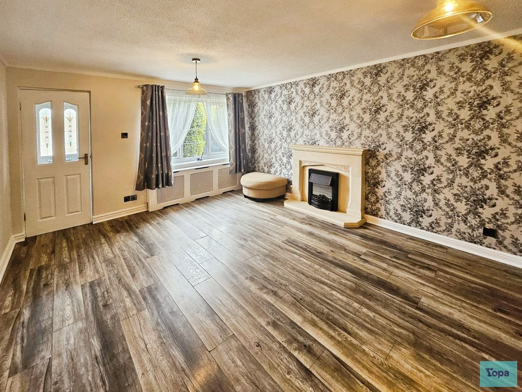 Property photo 2 of 15 Lounge