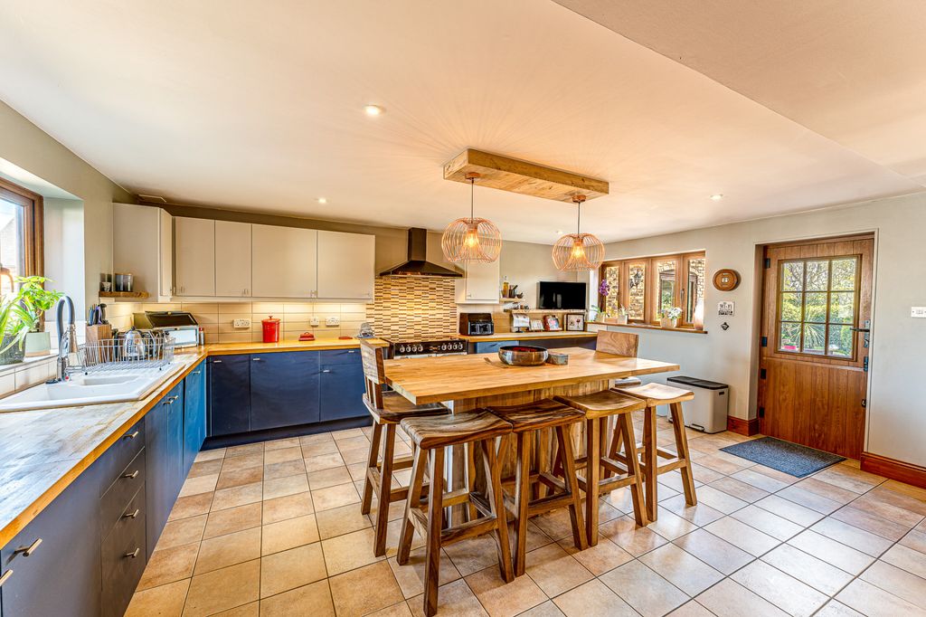 Property photo 2 of 45