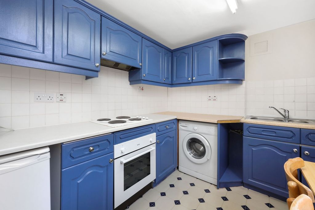 Property photo 3 of 9 Kitchen