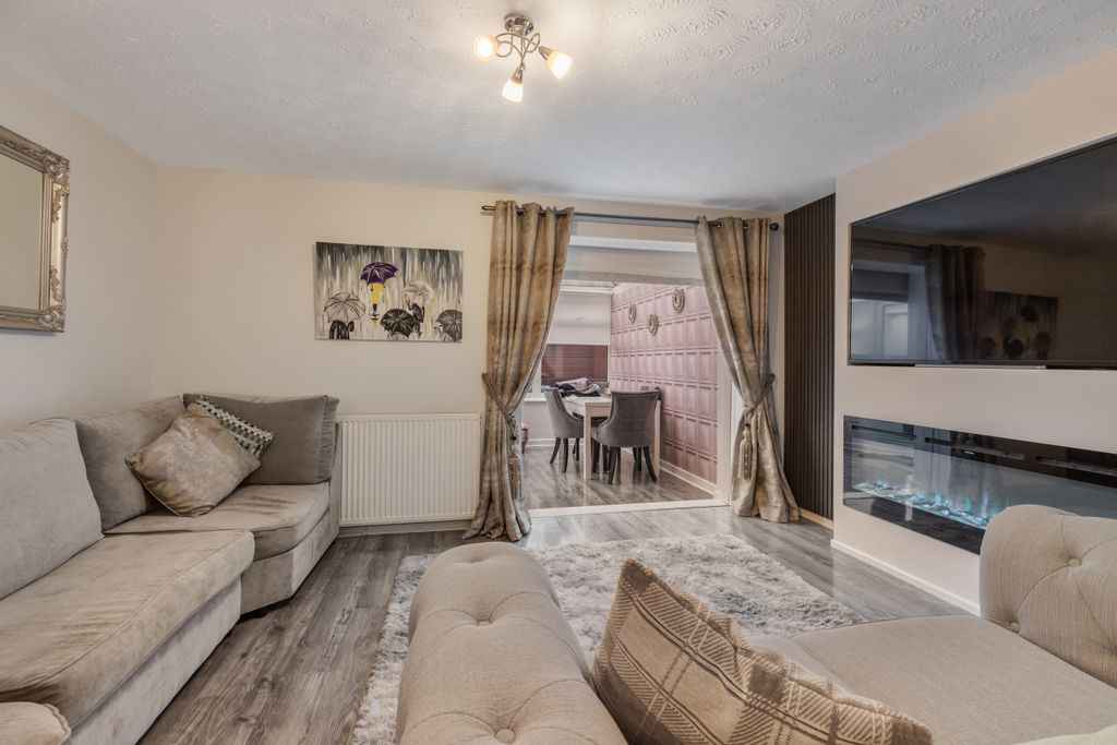 Property photo 3 of 31