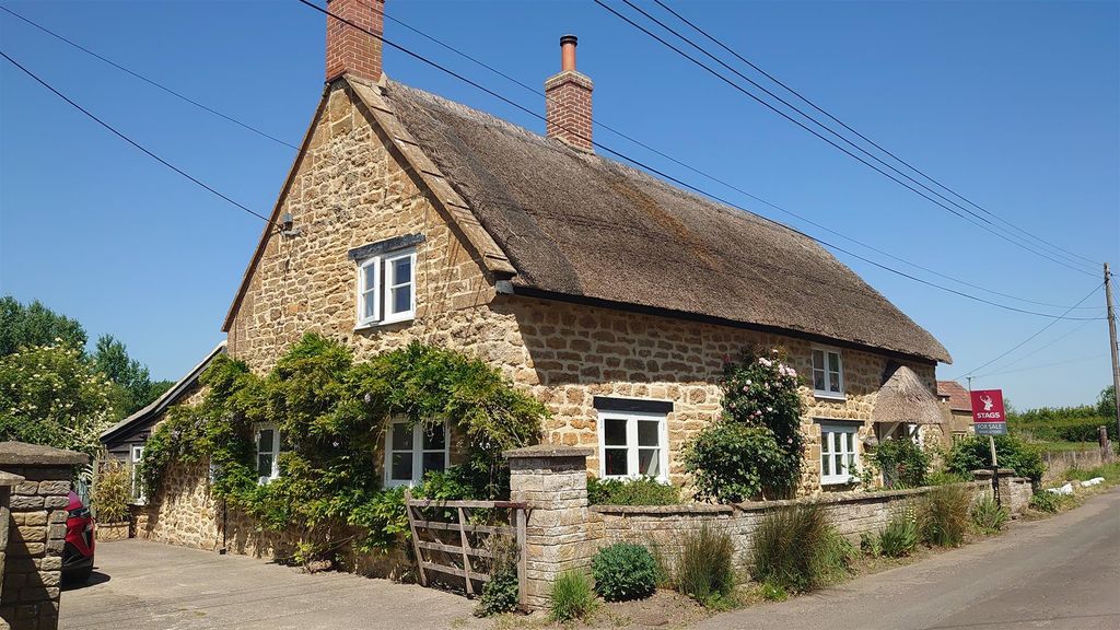 Property photo 1 of 23 Thatchcroft