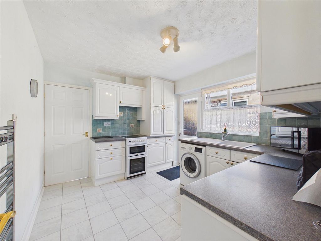 Property photo 2 of 14 Kitchen