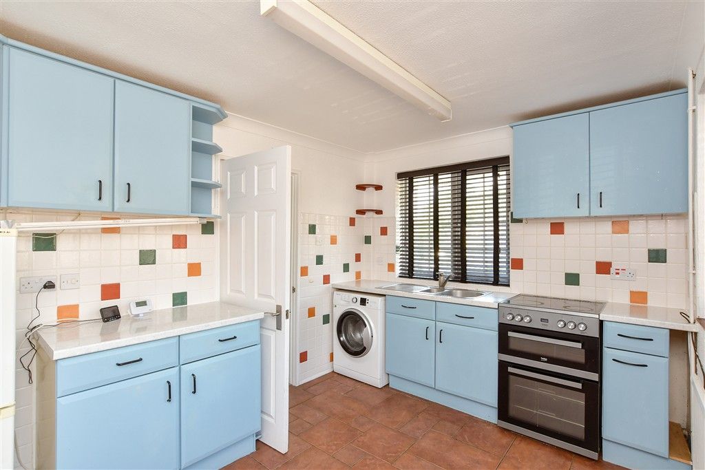 Property photo 2 of 11 Kitchen