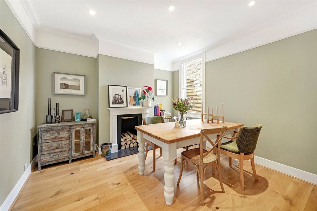 Property photo 3 of 14 Dining Room